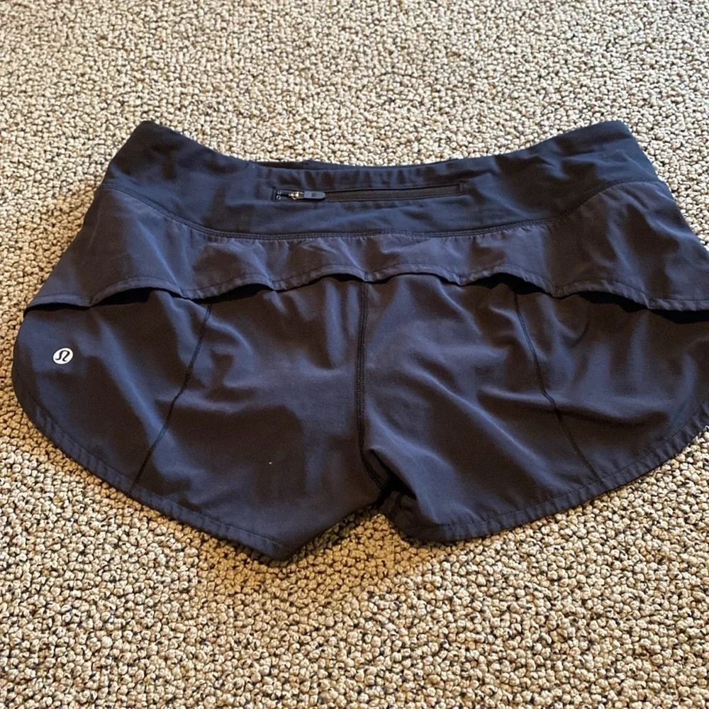 Lululemon Black Running Shorts Size 8 Regular in Like New Condition